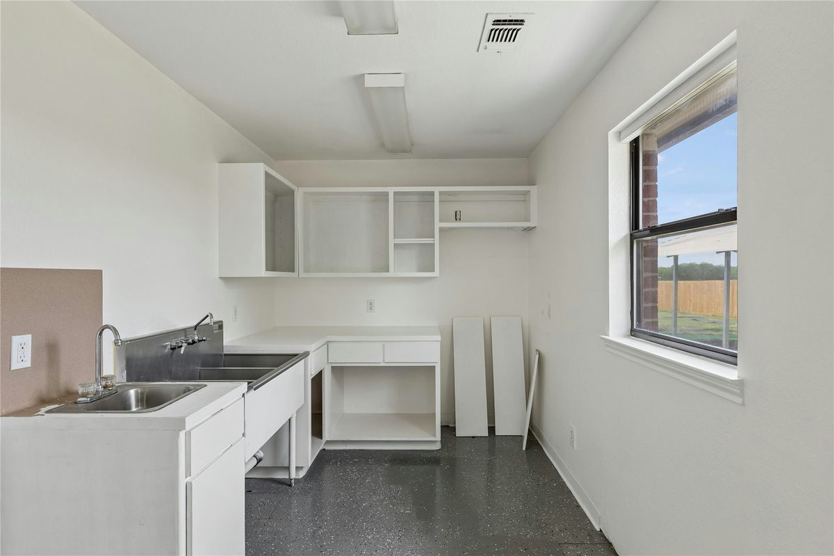 1030 S Guadalupe St — photo 5