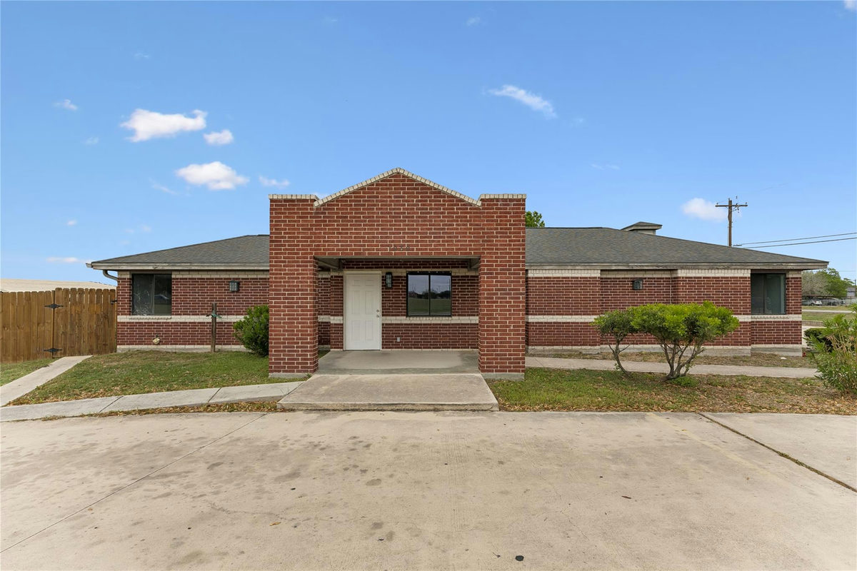 1030 S Guadalupe St — exterior