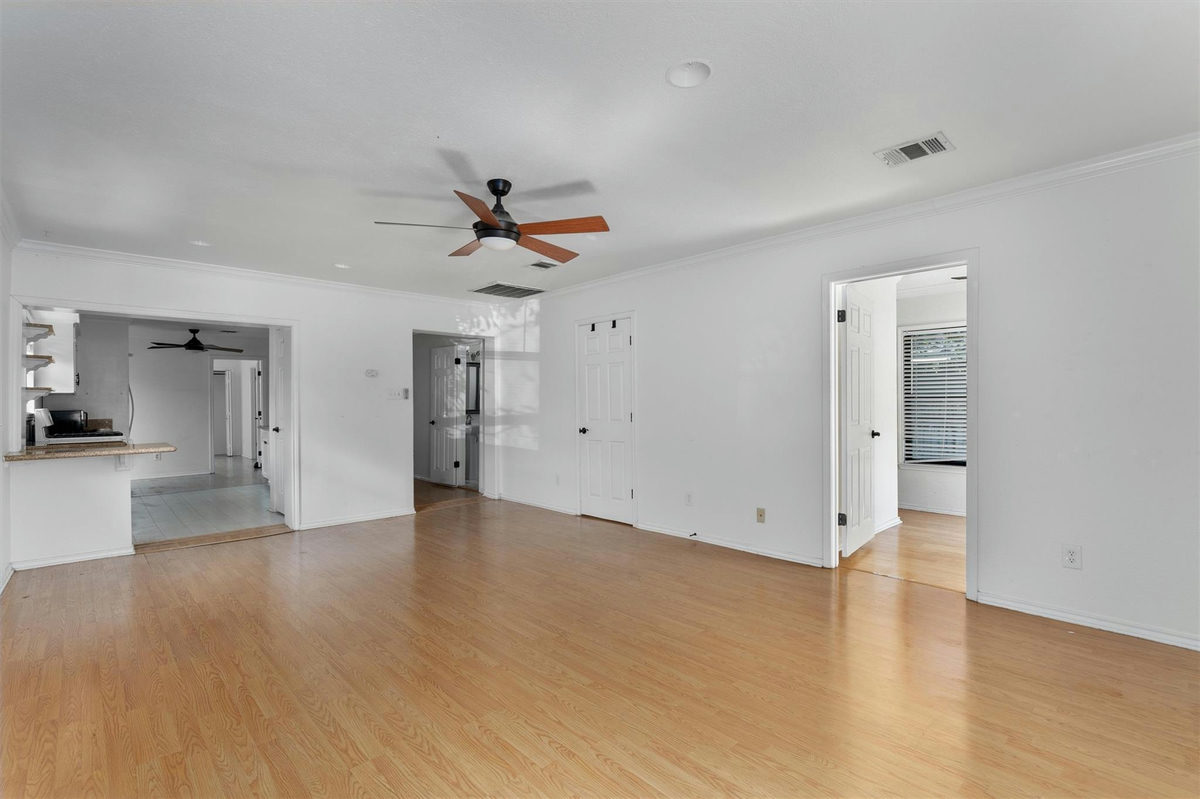 2710 E 3rd St — photo 5
