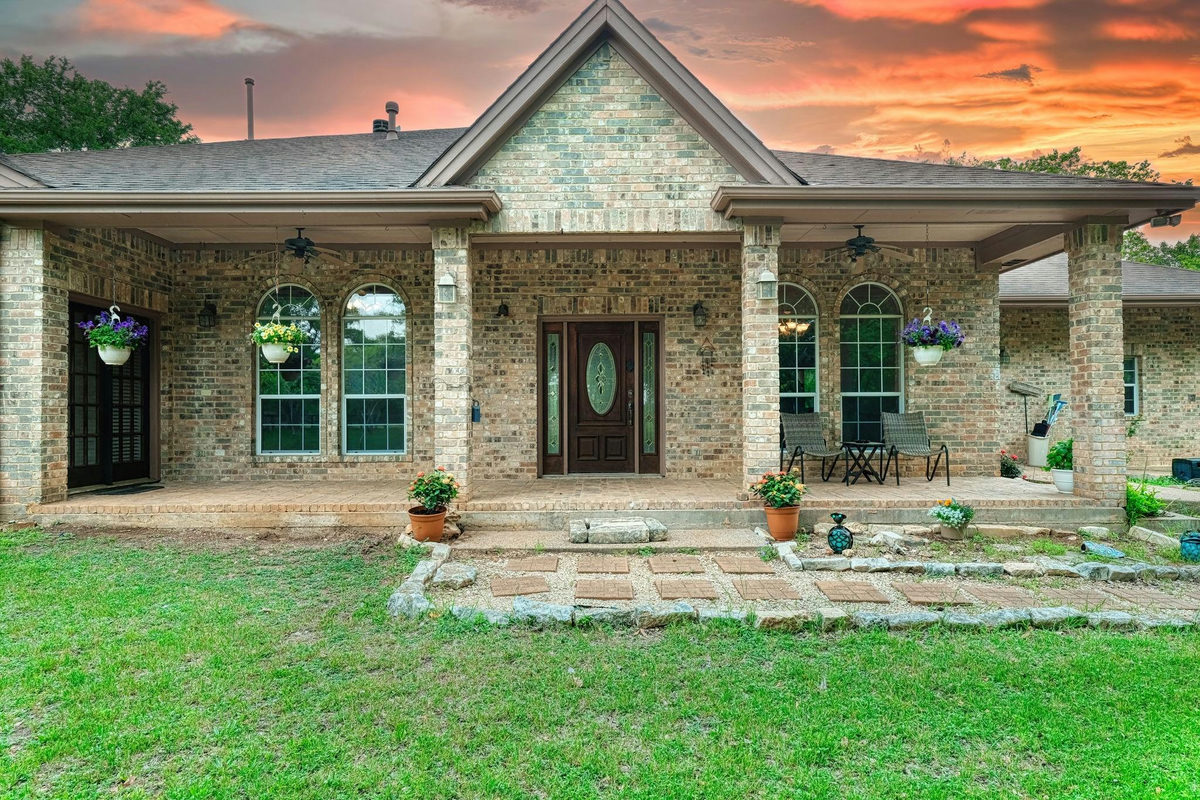430 Indian Hills Trl — exterior