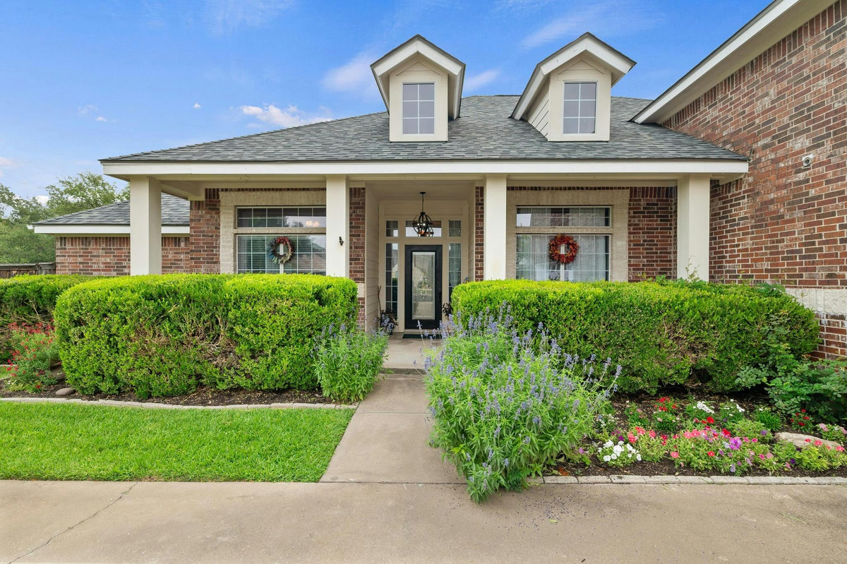 4013 Harvey Penick Dr — exterior