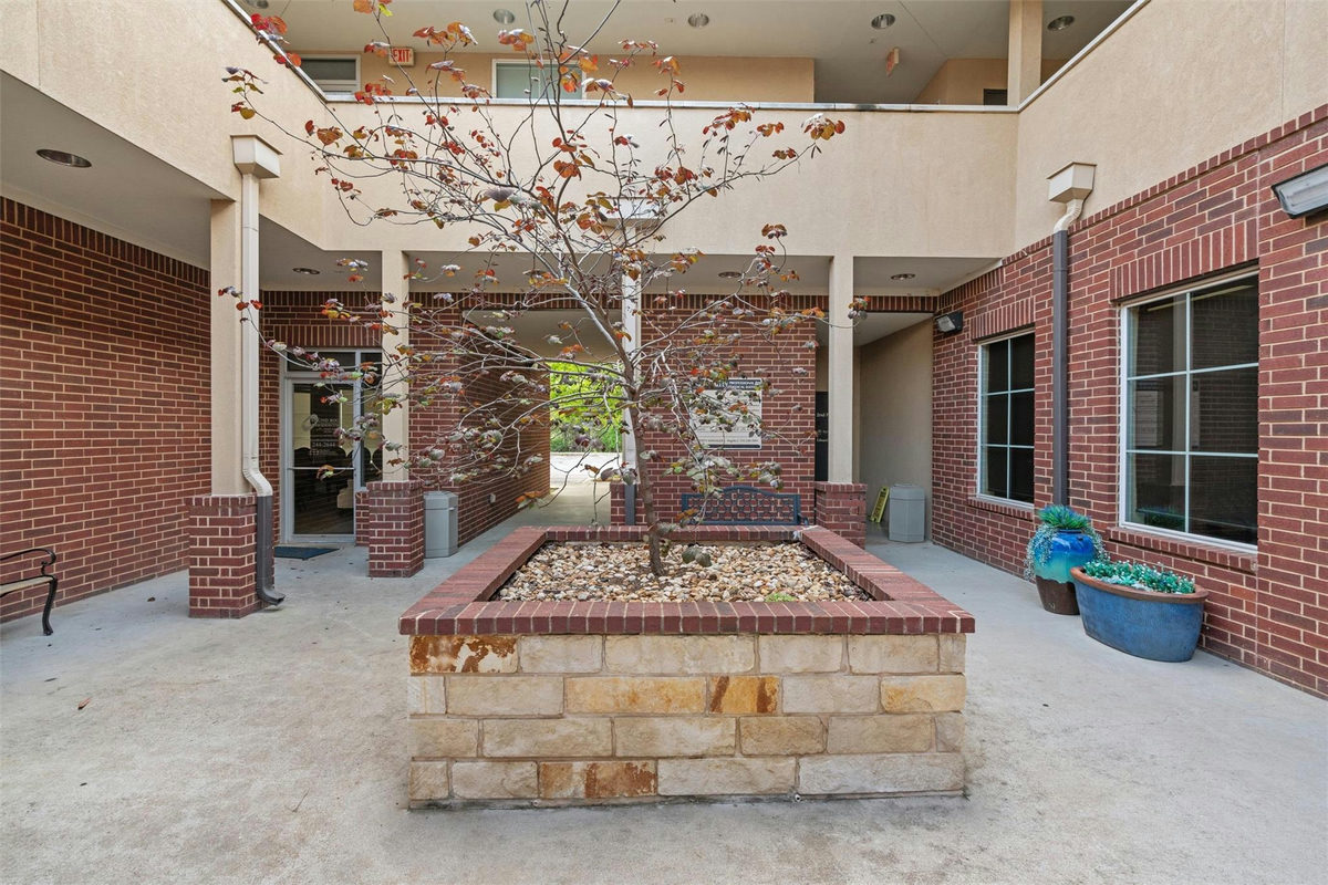 503 E Palm Valley Blvd #220 — photo 2