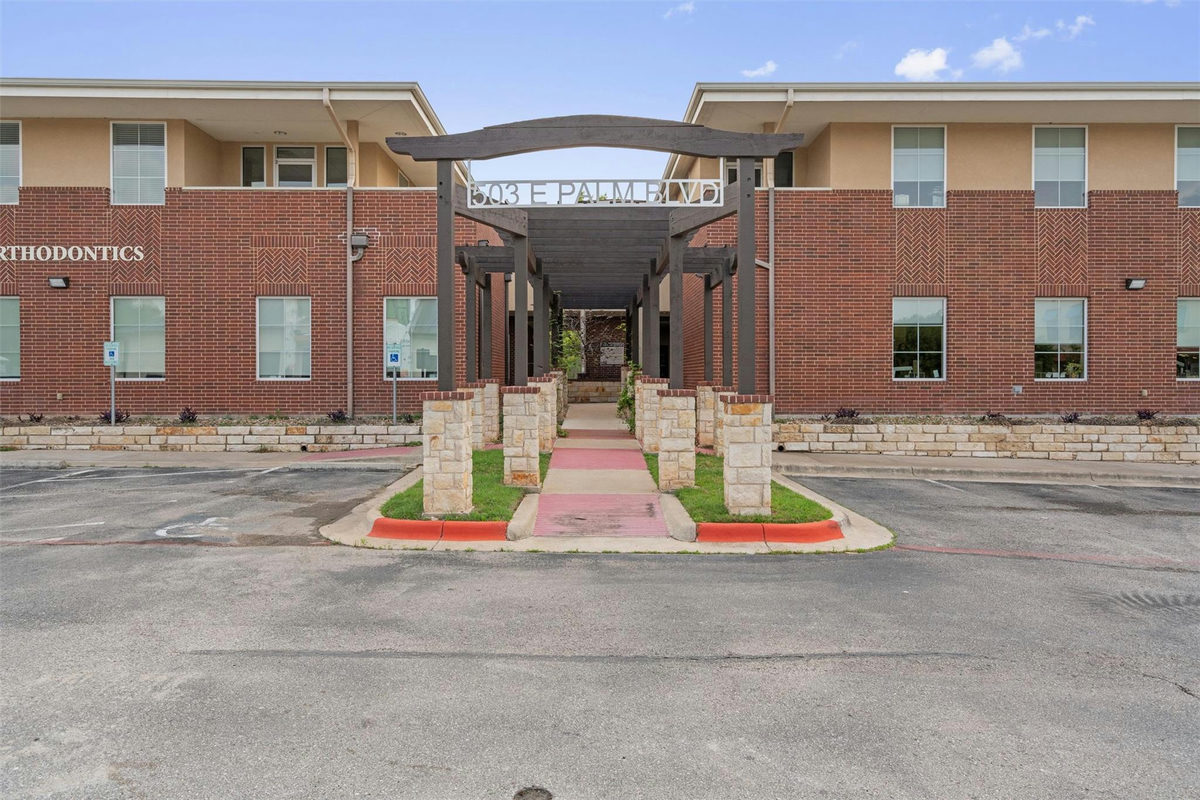 503 E Palm Valley Blvd #220 — exterior