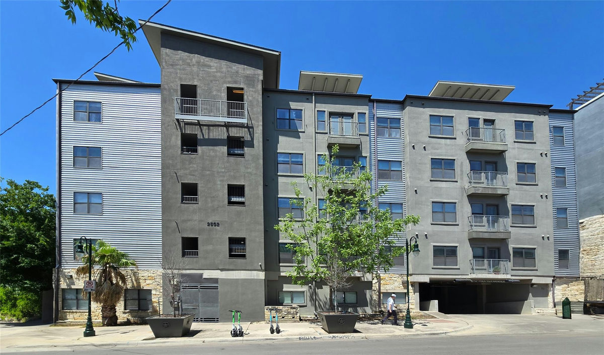 2502 Leon St #305