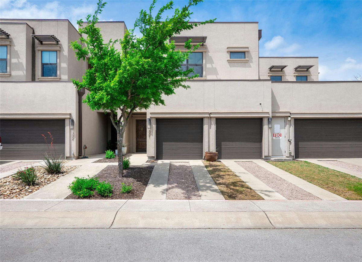 8200 Southwest Pkwy #321 — exterior