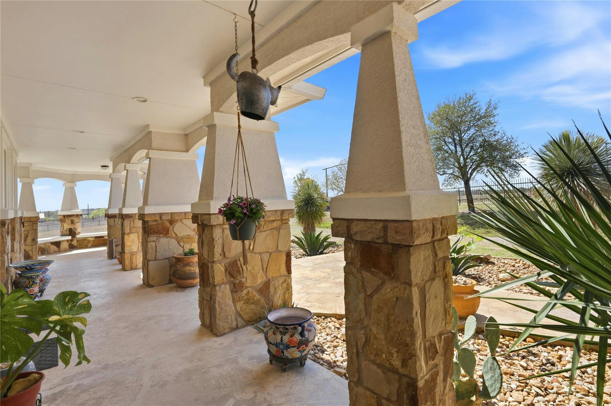 100 Mayfield Ln — photo 4