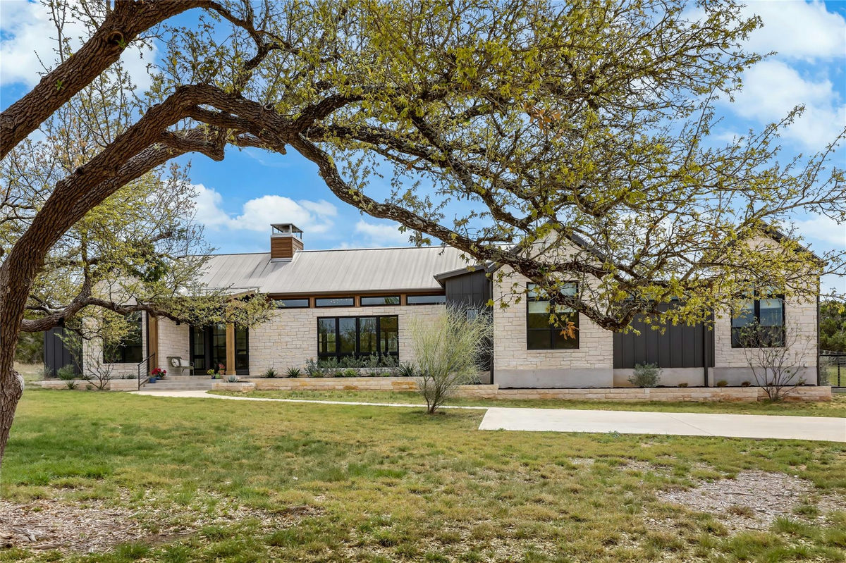 329 Calvary Cv — photo 3