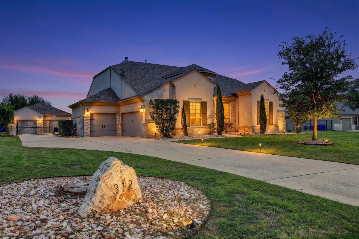 312 Flintlock Dr — exterior