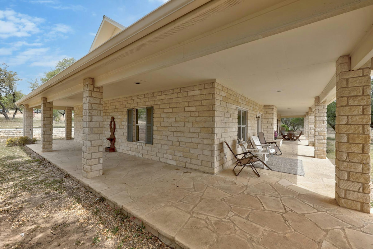 301 Hall Ln — photo 3