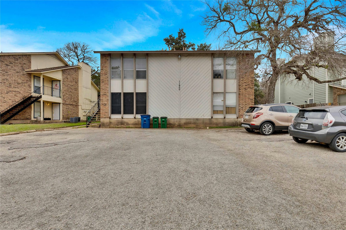 11900 Alpheus Ave — exterior