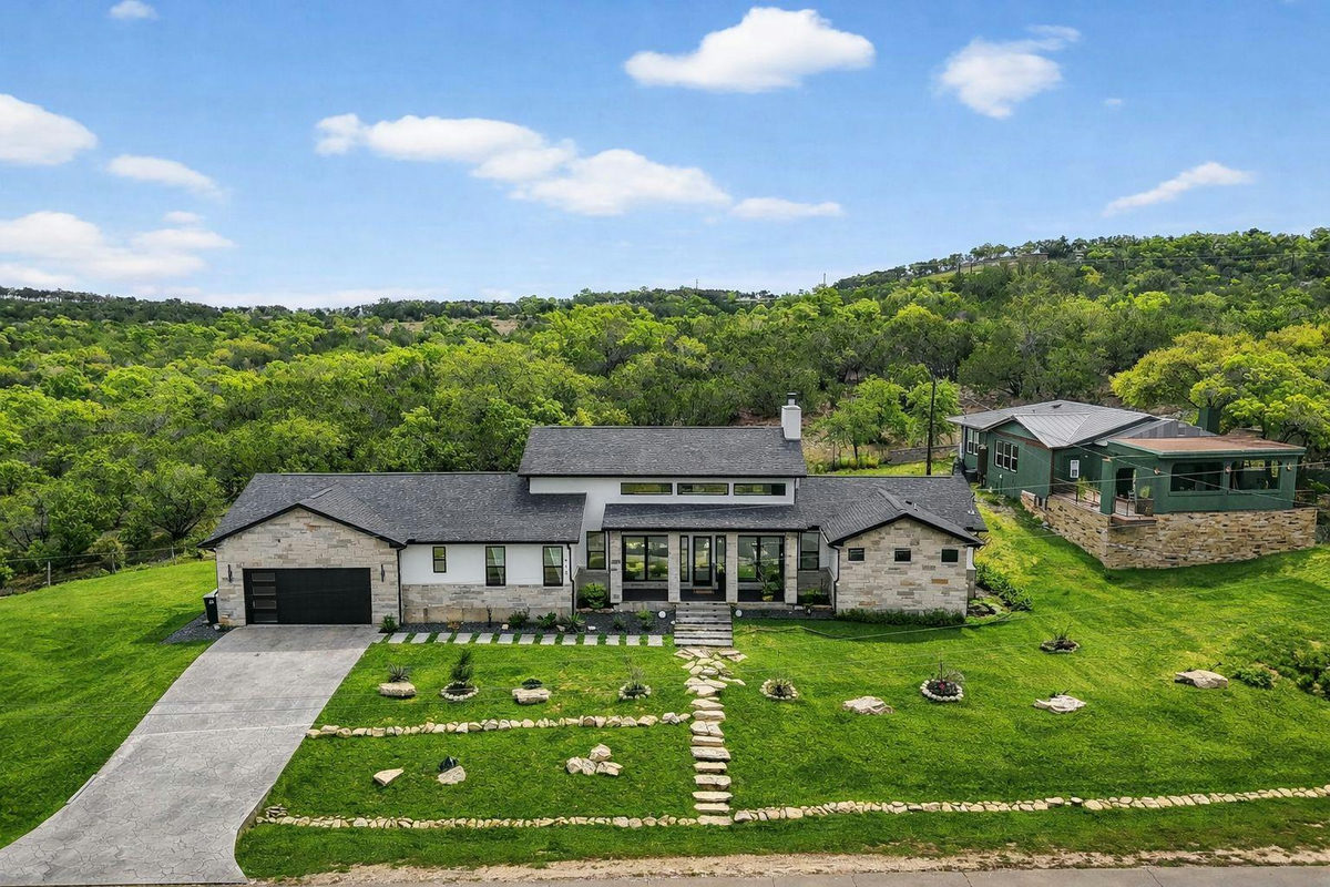 913 Larkhall Dr — exterior