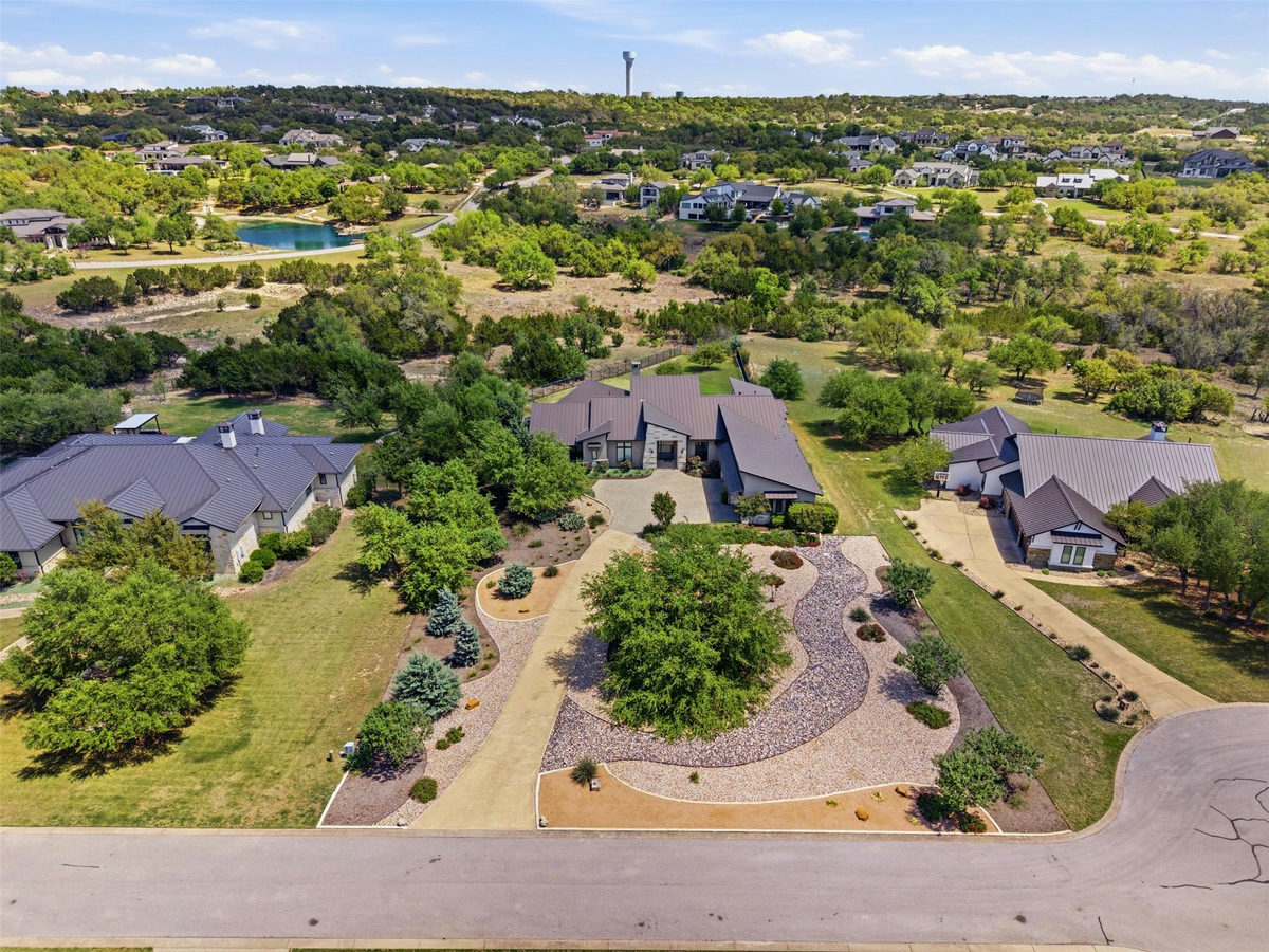 8801 Bellancia Dr — exterior