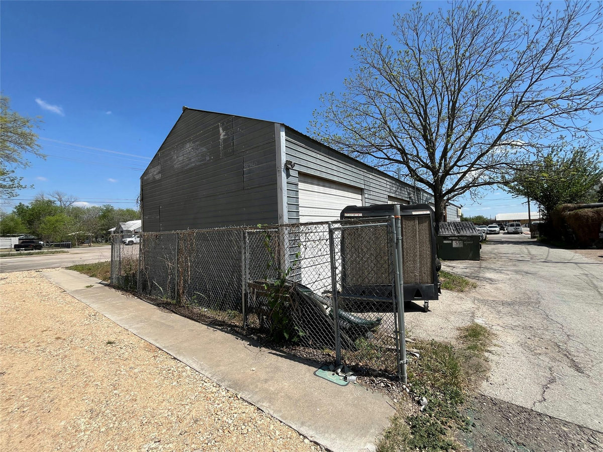 107 N Main St — photo 3