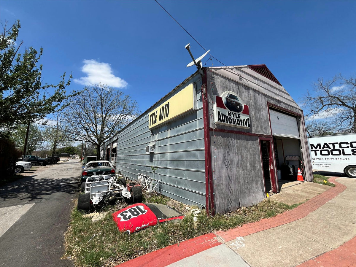 107 N Main St — photo 2