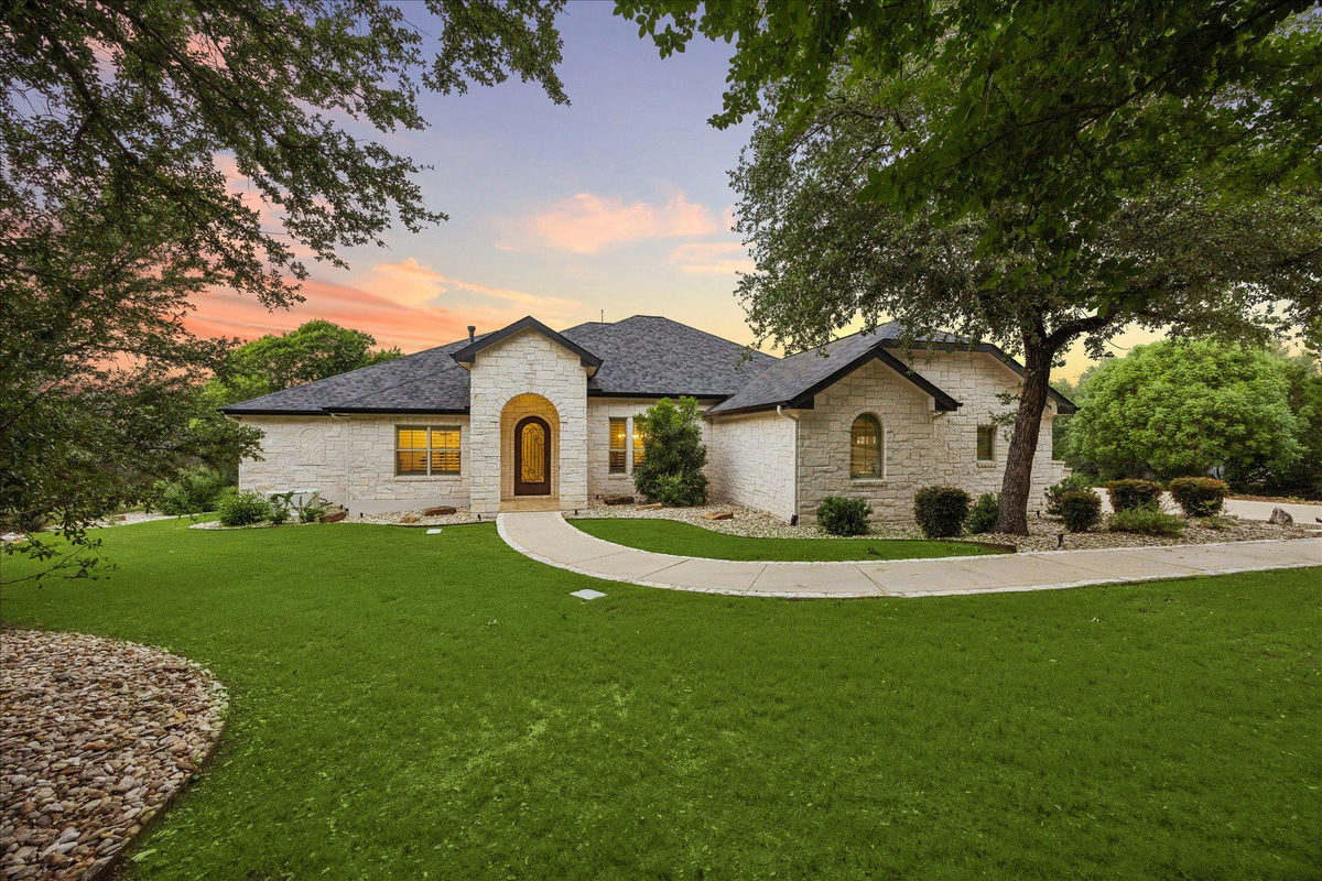 3718 Lajitas — exterior
