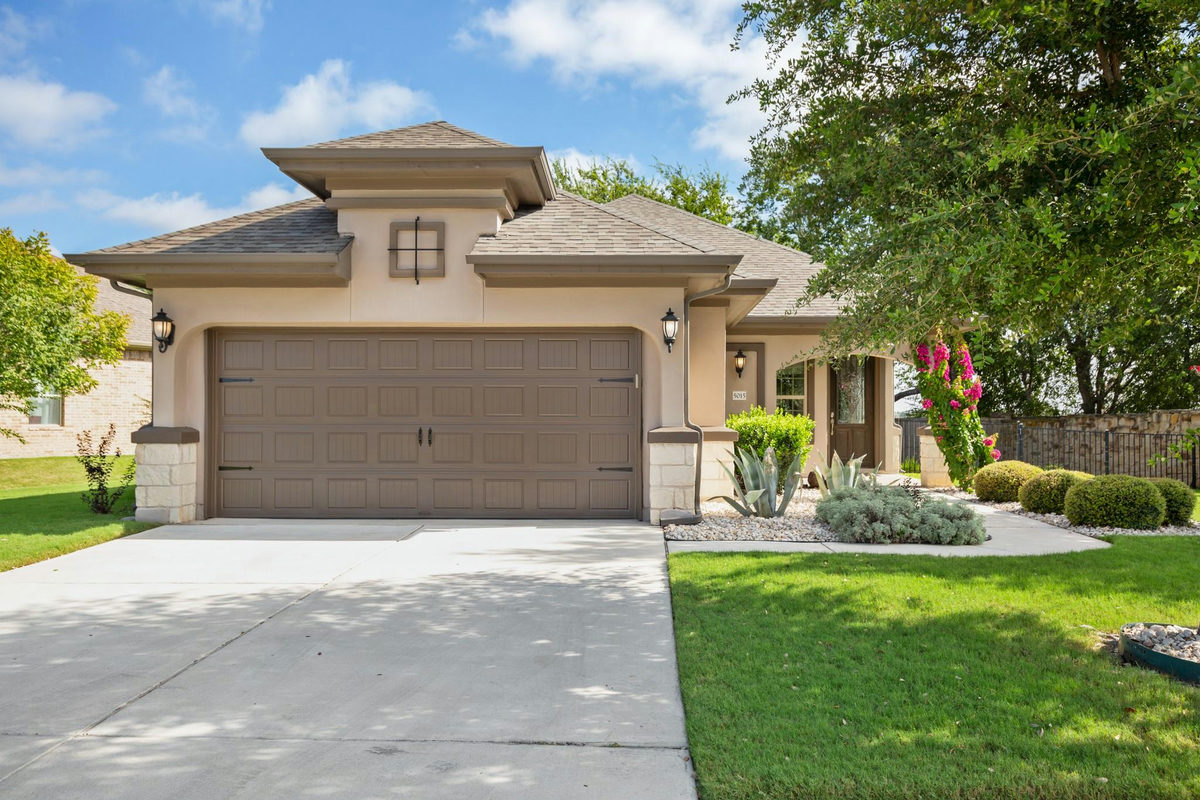 5015 Lunata Way