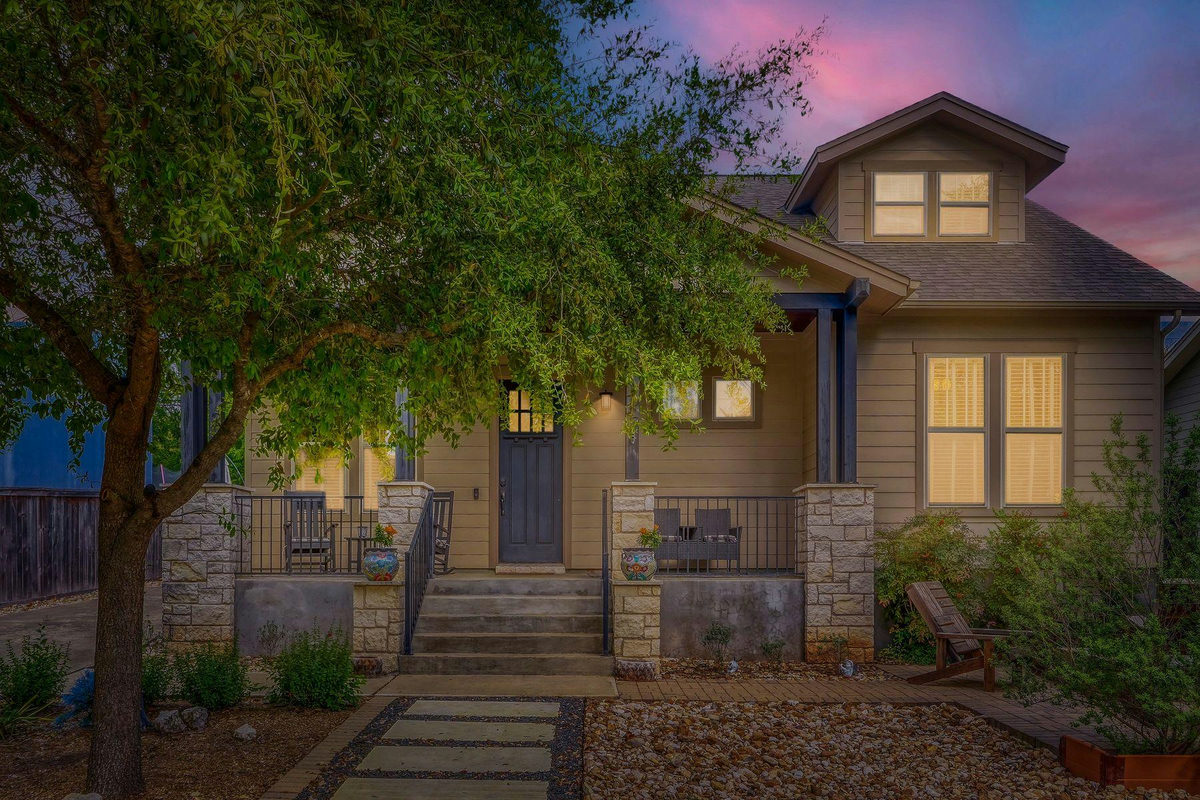 2913 Chisholm Trl — exterior