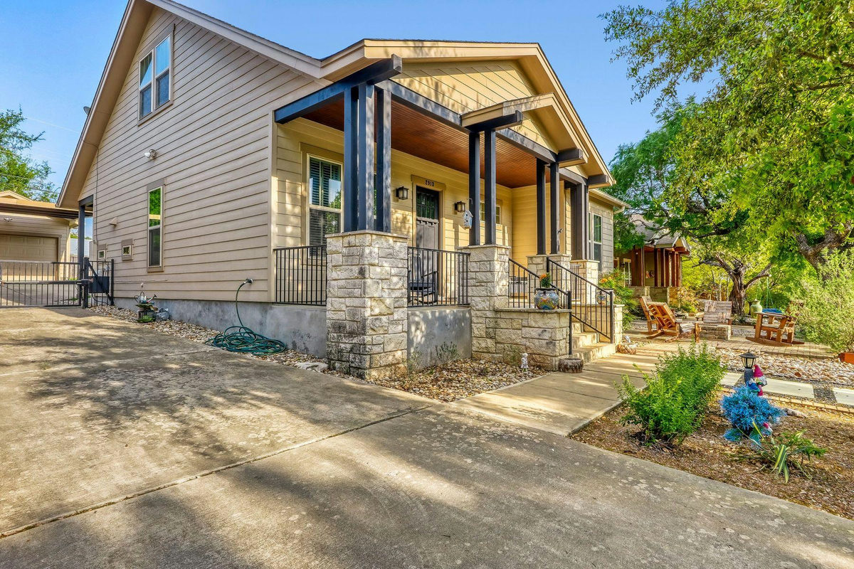 2913 Chisholm Trl — photo 3