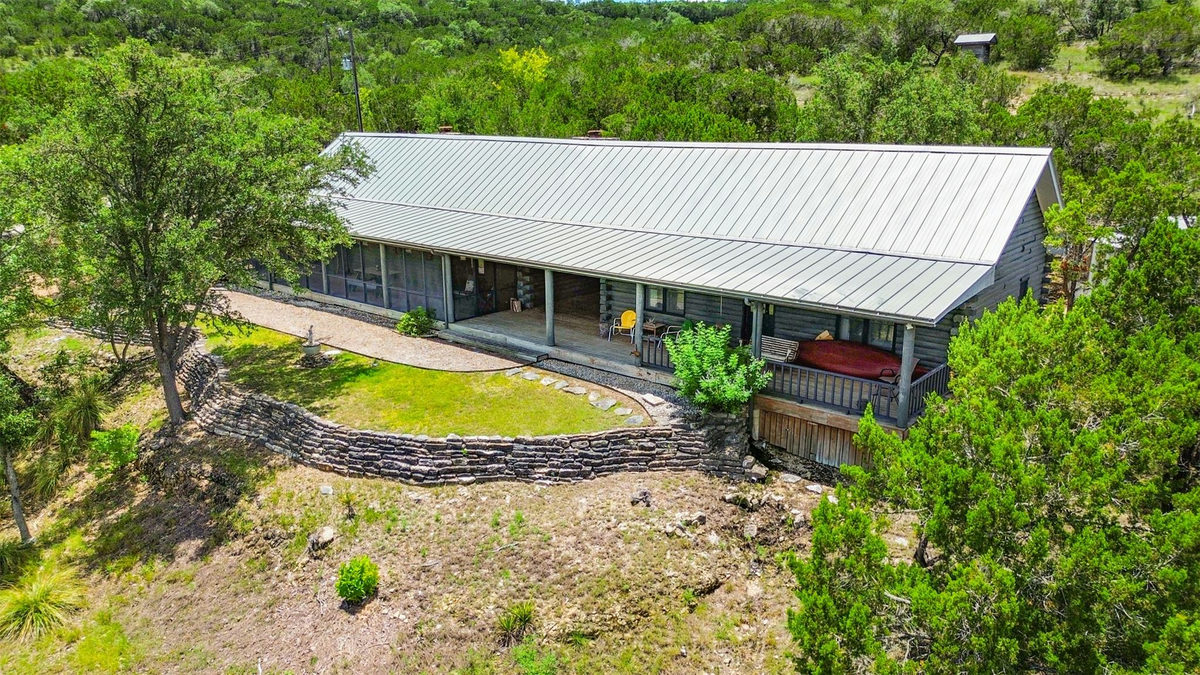 707 Deer Lake Rd — exterior