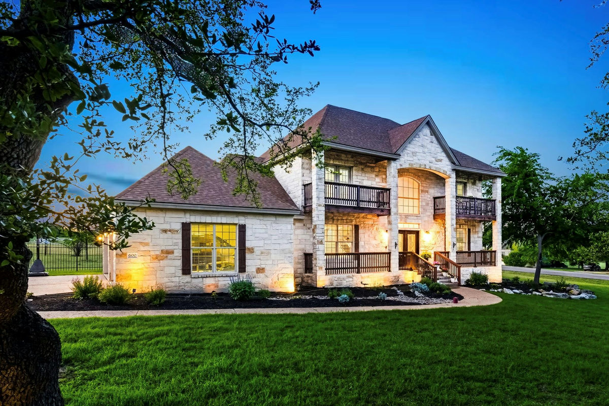 600 Lake Side Cv — photo 2