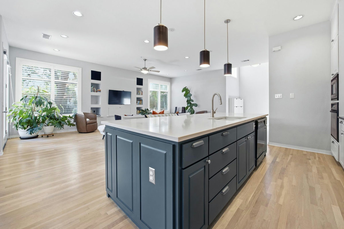 406 Hazeltine Dr — exterior