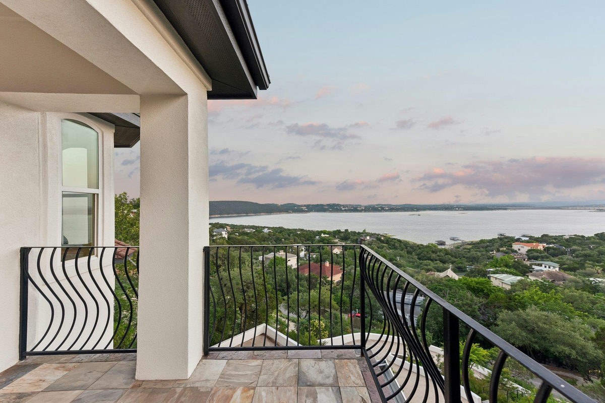 14004 Skyline Dr — exterior