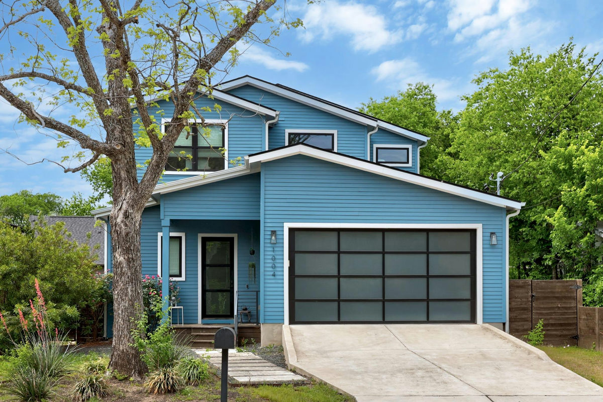 1004 Lott Ave — exterior