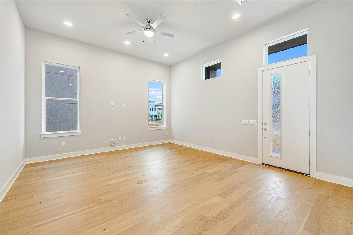 6136 Florencia Ln — photo 4