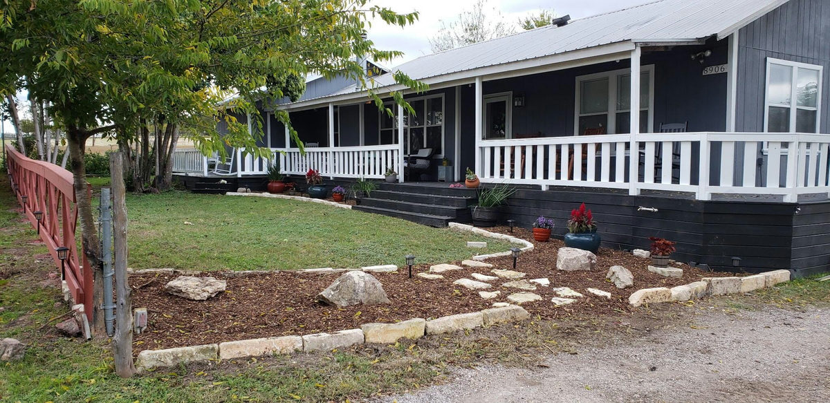 8906 Cele Rd — exterior