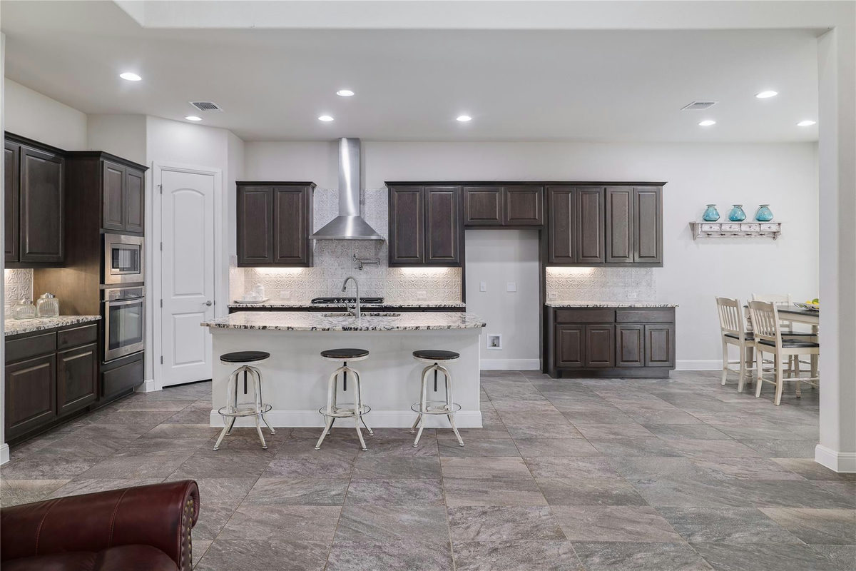 3118 MEDIA Dr — exterior