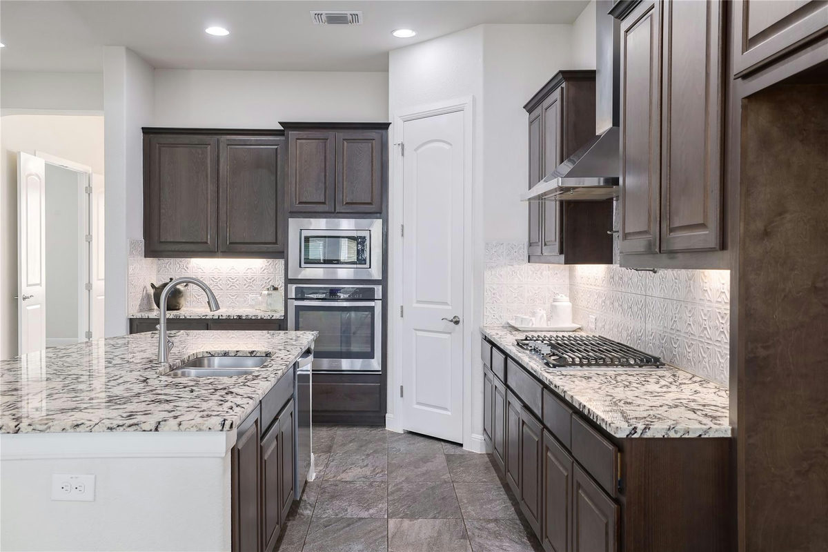 3118 MEDIA Dr — photo 2