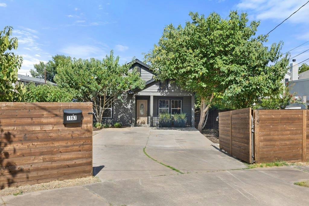 1197 Angelina St — photo 2