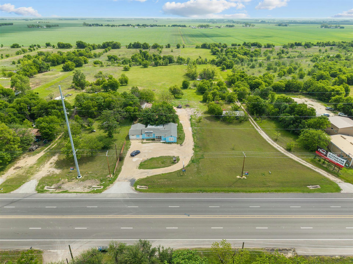 3101 S Hwy 95 — exterior