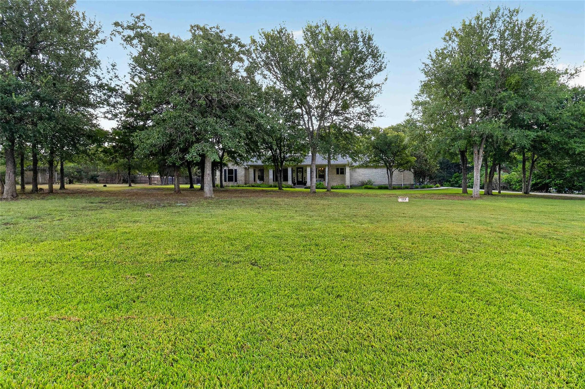 113 Valley View Dr — photo 2
