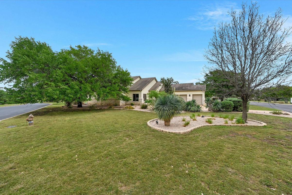 2300 FOUNDERS Cir — photo 2