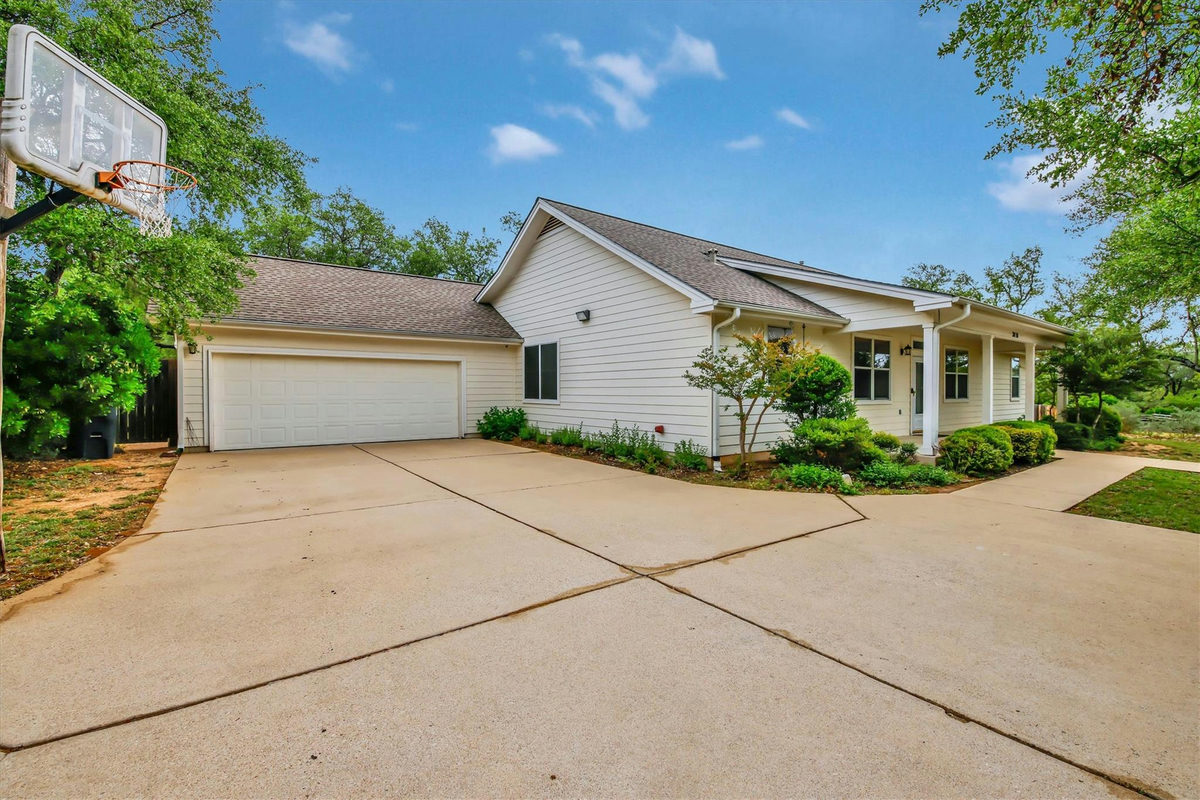 3016 Tradewind Dr — photo 2