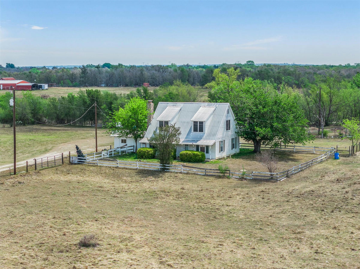 763 Upper Elgin River Rd — exterior