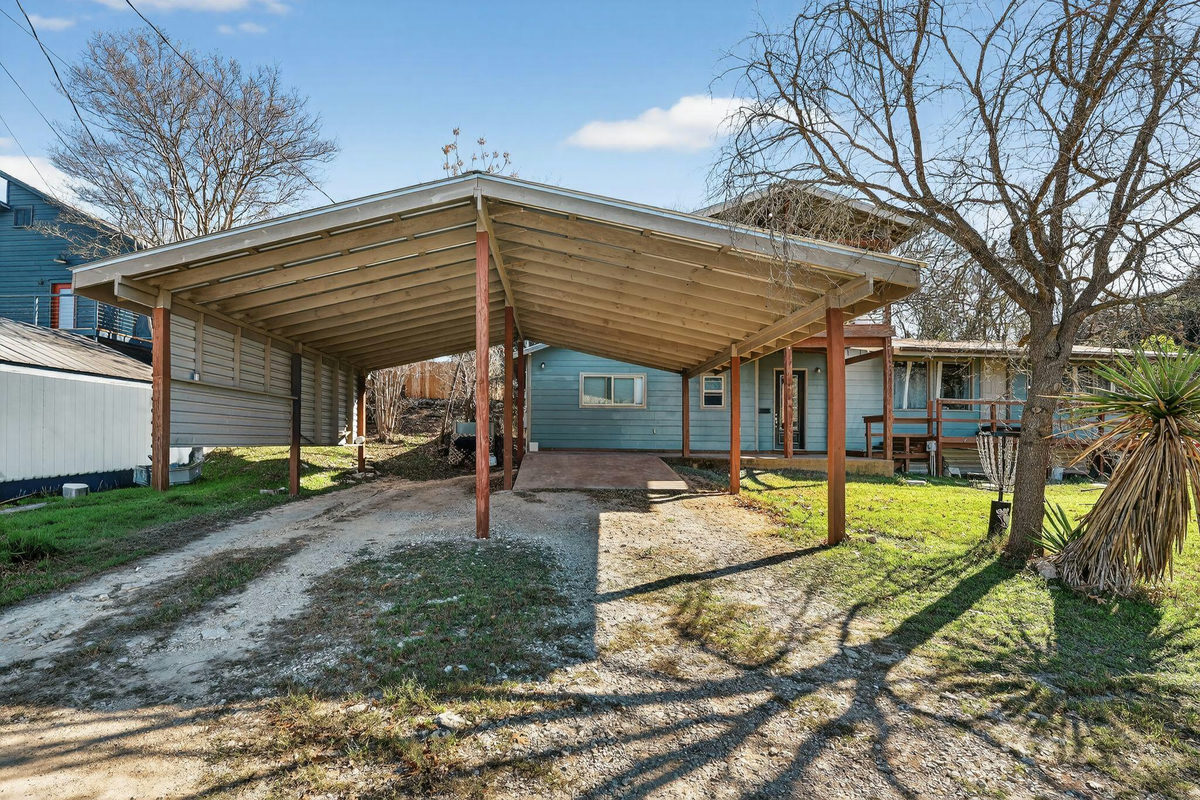 2401 De Soto Dr — photo 3