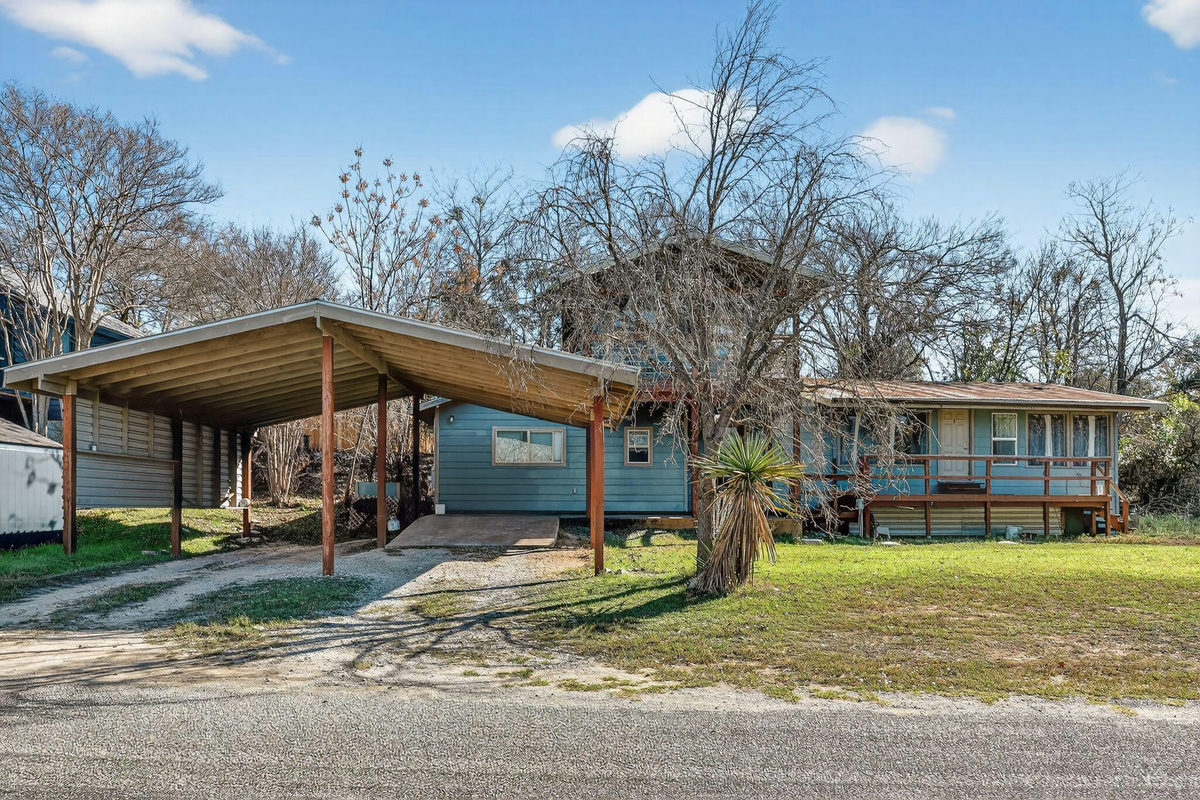 2401 De Soto Dr — photo 2