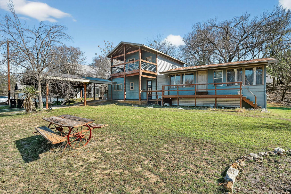 2401 De Soto Dr — exterior