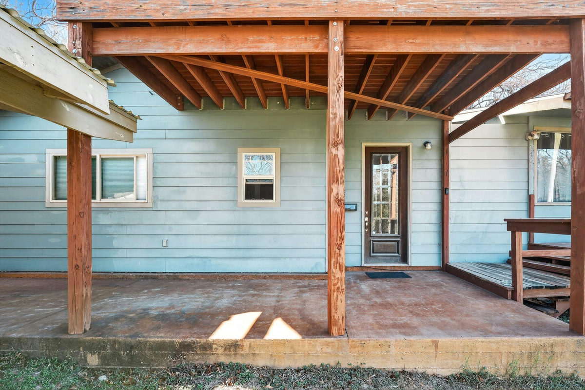 2401 De Soto Dr — photo 4