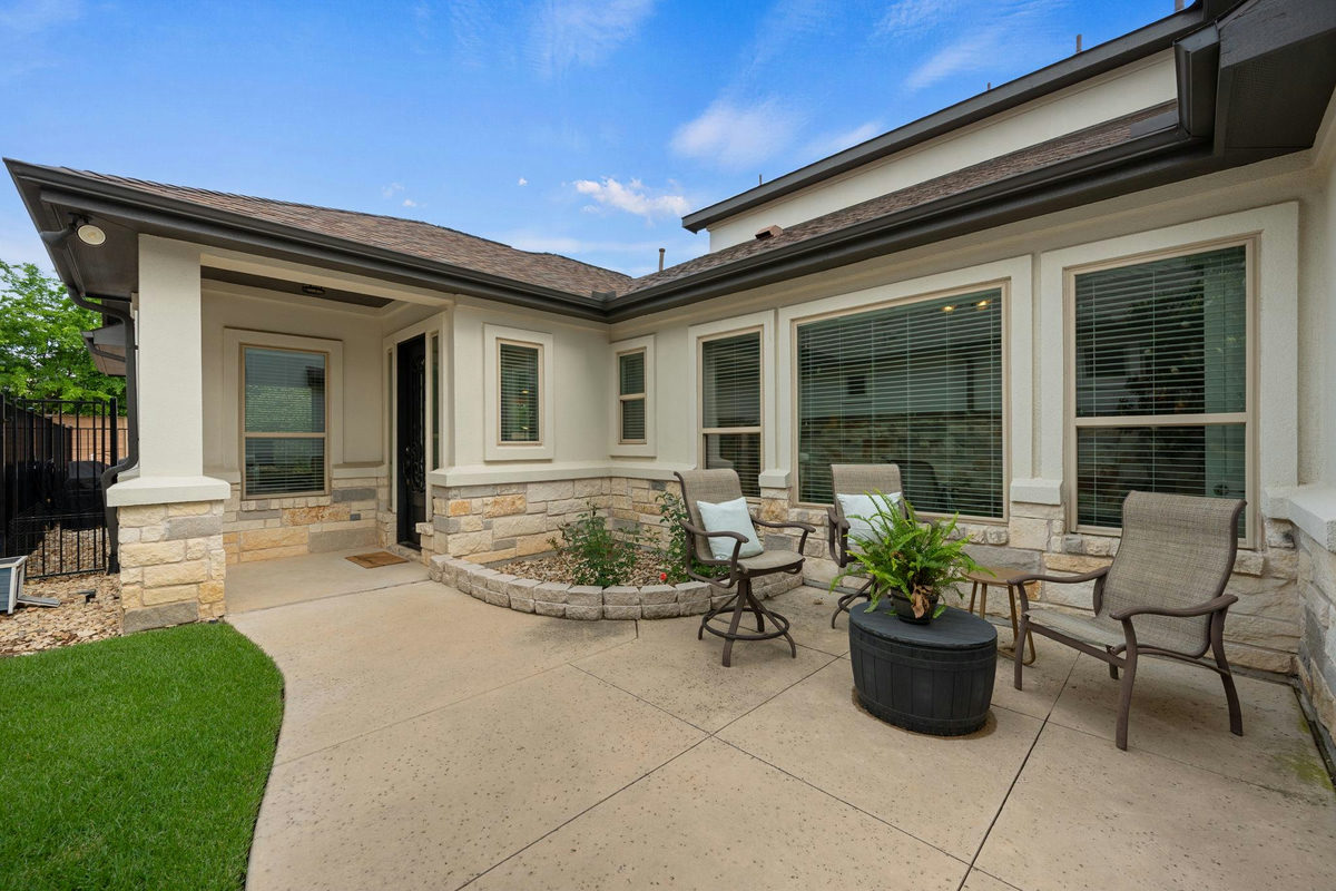 401 Skyflower Dr — exterior