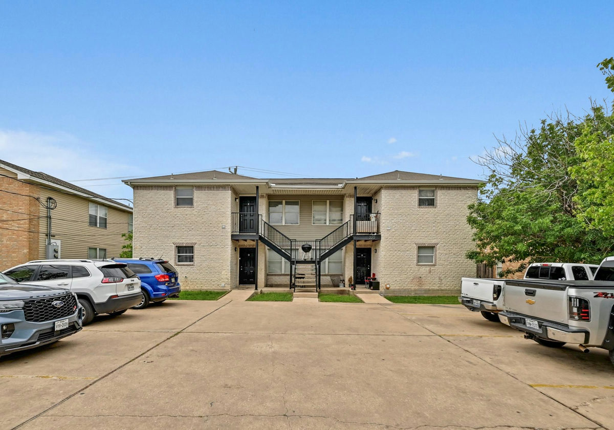 2212 Katy Ln — photo 2