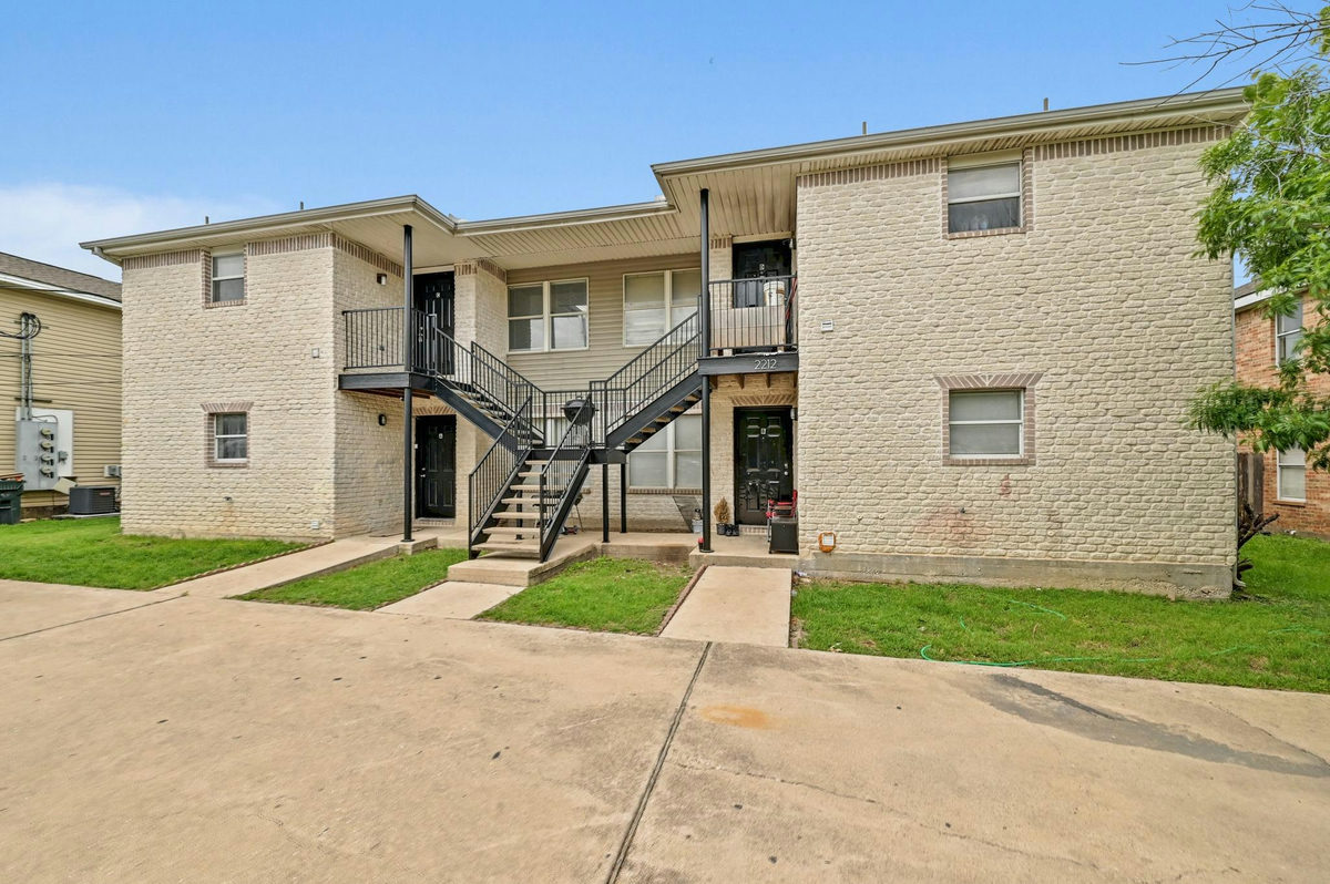 2212 Katy Ln — exterior