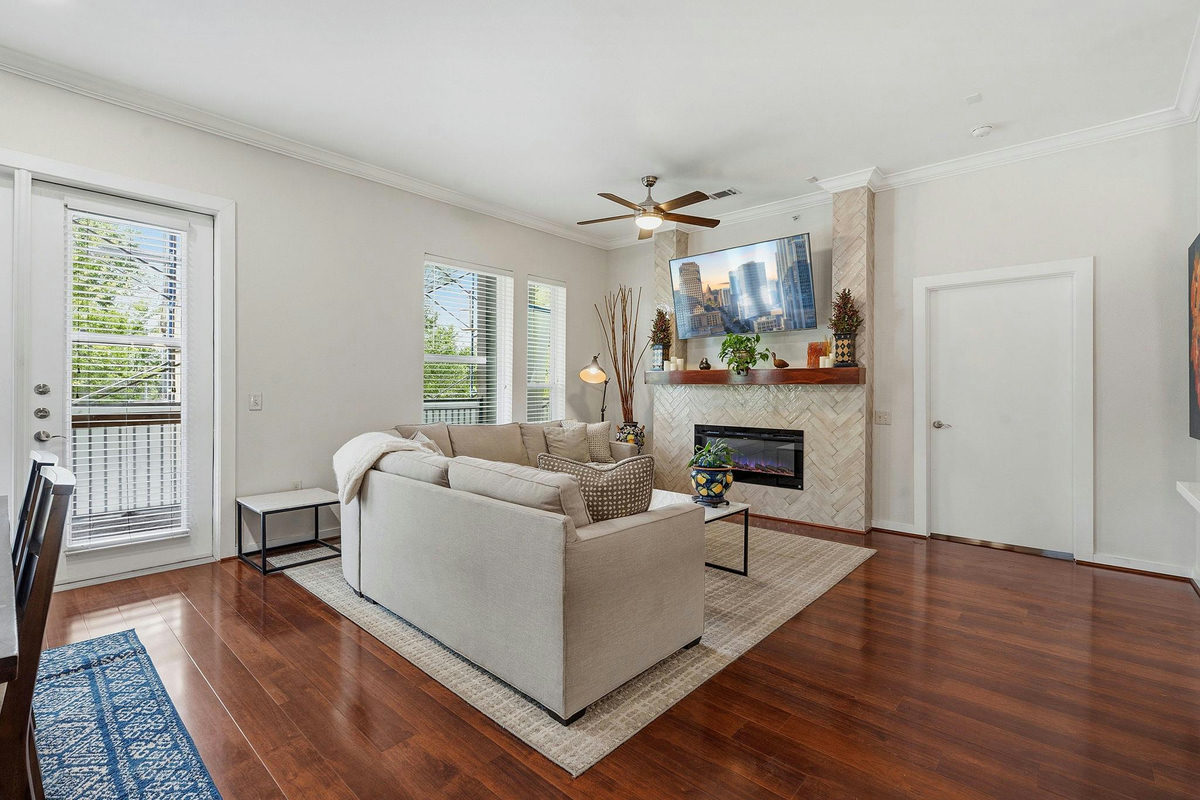 1900 Barton Springs Rd #2026 — photo 2