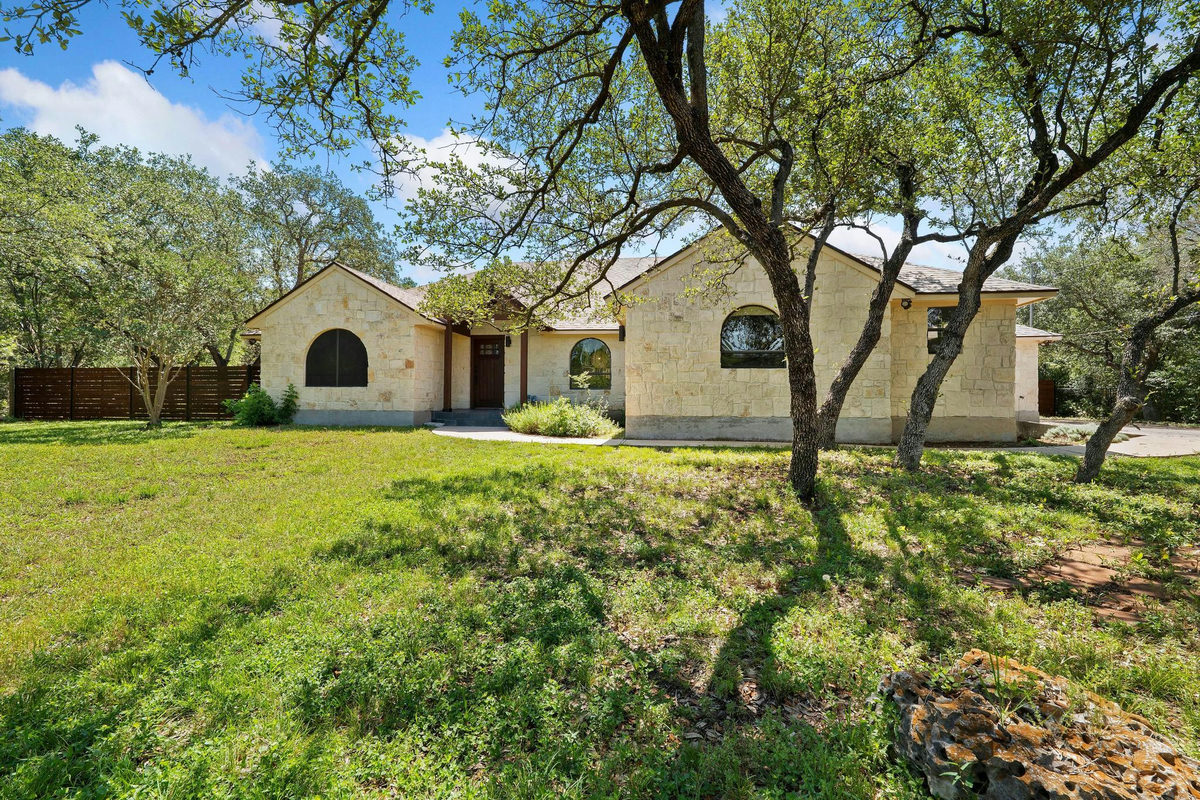 105 N Laurelwood Dr — exterior