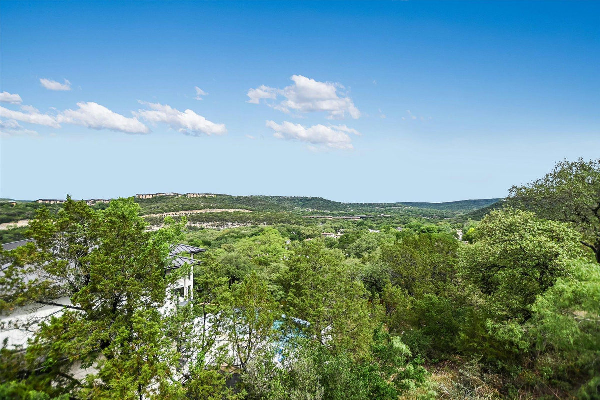 5500 Blueridge Ct — exterior