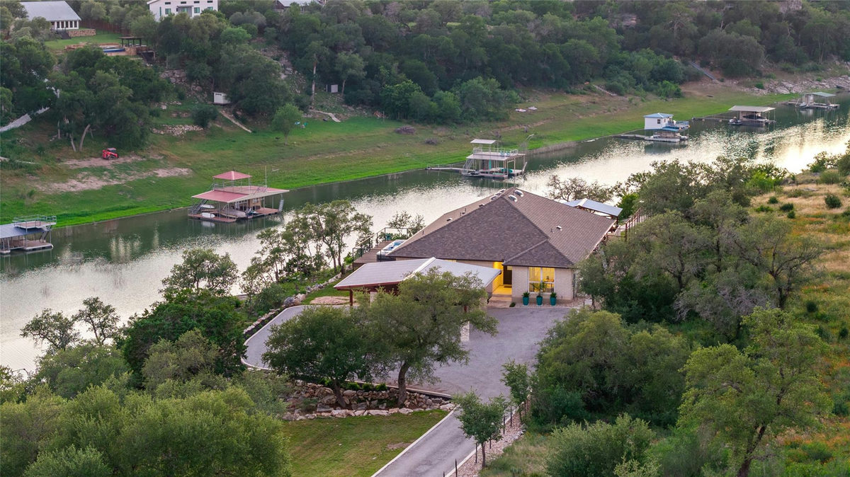 1104 Cliffview Dr — photo 2