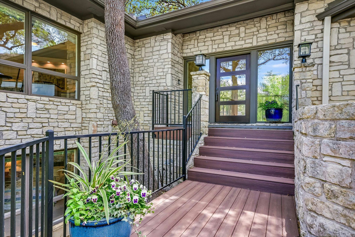 3901 Prentice Ln — exterior