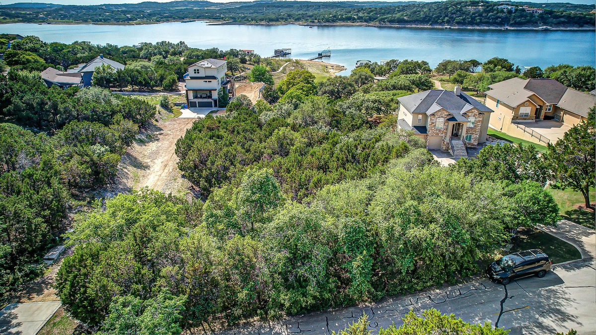 400 Lakefront Dr — exterior